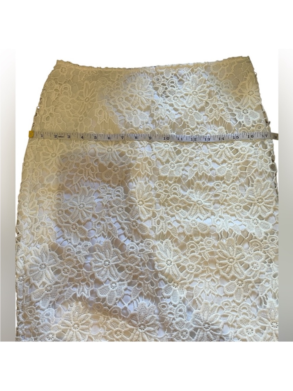 Liz Claiborne
Liz Claiborne Career Floral Lace
Pencil Skirt Size 4 - Picture 2 of 8